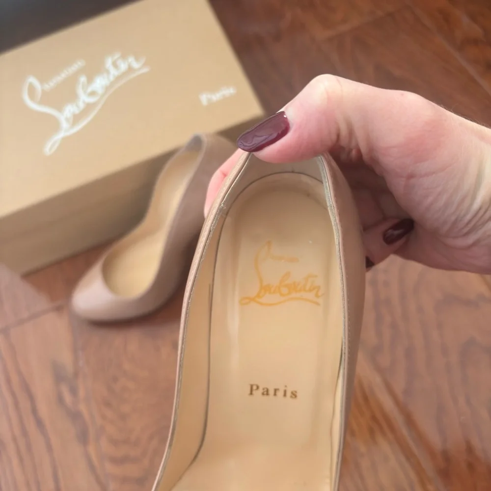 Christian Louboutin Nude Patent Pointed-Toe Pumps with Red Soles. Authentic!!! - Picture 4 of 5